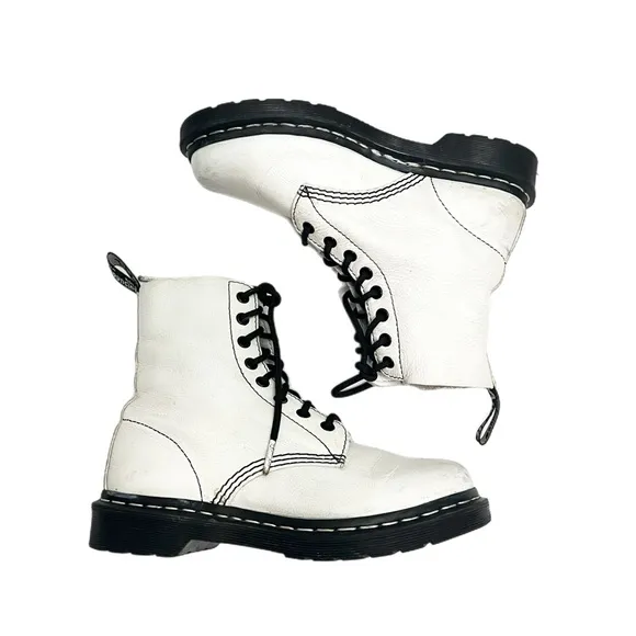 DR. MARTENS | Vintage Y2K women’s white leather 8-eye Pascal combat boots