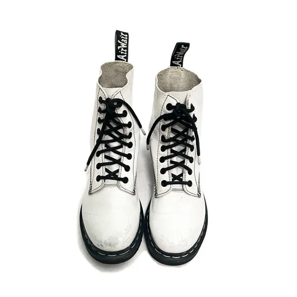 DR. MARTENS | Vintage Y2K women’s white leather 8-eye Pascal combat boots