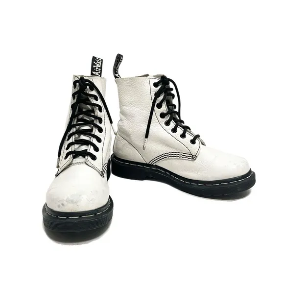 DR. MARTENS | Vintage Y2K women’s white leather 8-eye Pascal combat boots
