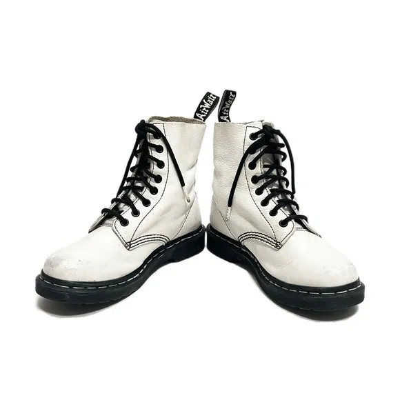 DR. MARTENS | Vintage Y2K women’s white leather 8-eye Pascal combat boots