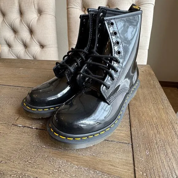 Dr Martens Women's Size 7 EU 38 Lug Sole Patent Leather Lace Up Combat Boots NEW