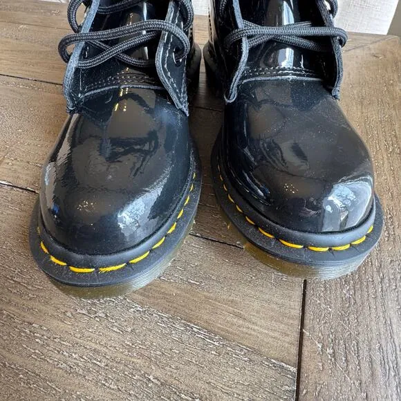 Dr Martens Women's Size 7 EU 38 Lug Sole Patent Leather Lace Up Combat Boots NEW