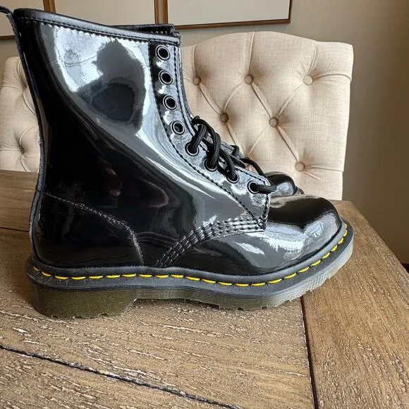 Dr Martens Women's Size 7 EU 38 Lug Sole Patent Leather Lace Up Combat Boots NEW