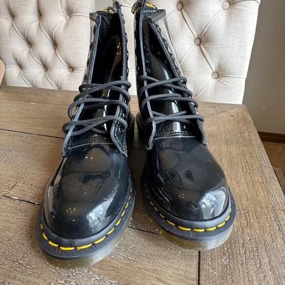 Dr Martens Women's Size 7 EU 38 Lug Sole Patent Leather Lace Up Combat Boots NEW