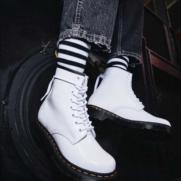 Dr. Martens 1460 PATENT CROC EMBOSS LEATHER BOOTS