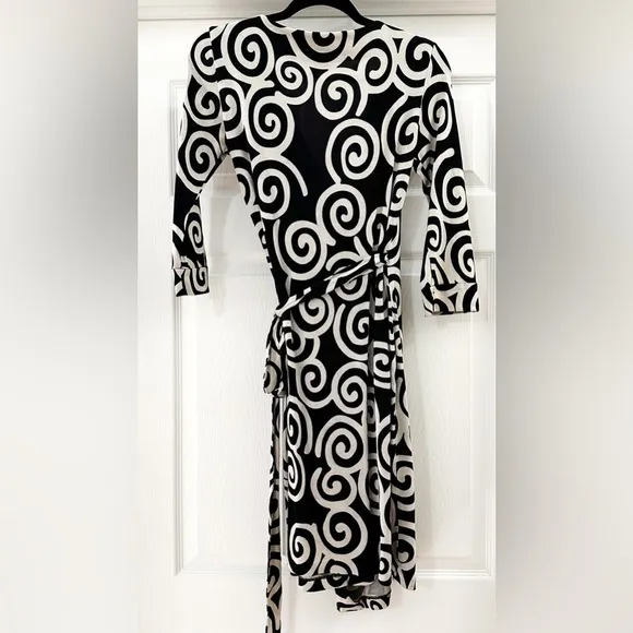 DVF Diane Von Furstenberg NEW JULIAN TWO Silk Jersey Wrap Dress Swirl Black sz 4