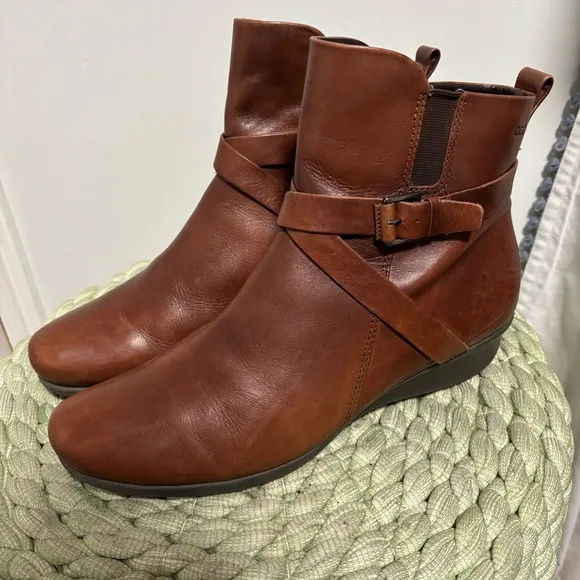 ECCO Abelone Buckle Brown Leather Flat Comfort Ankle Boots