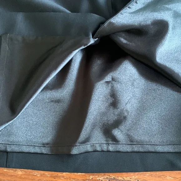 Elie Tahari Black Wool Pencil Skirt Women’s Lined Knee Front Ruffle Size 10