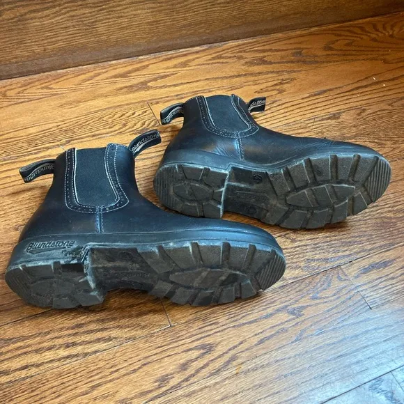 EUC Black Blundstones
