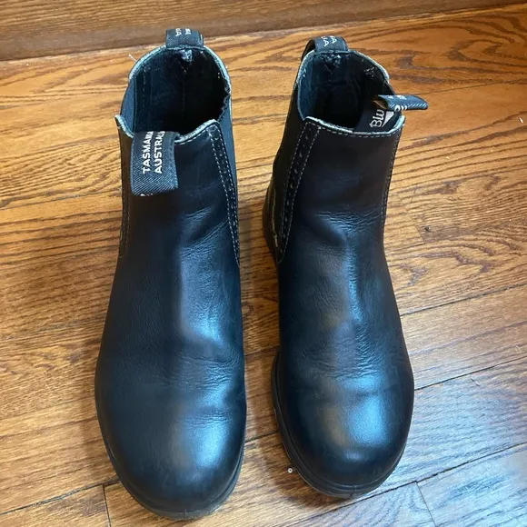 EUC Black Blundstones