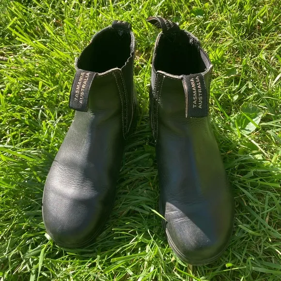 EUC Black Blundstones