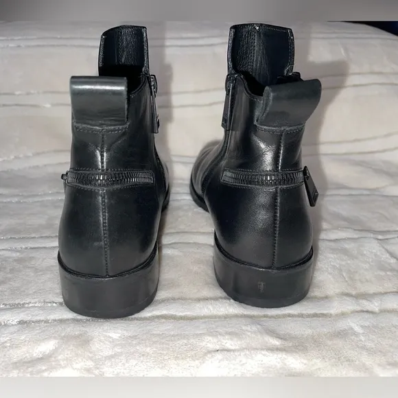 EUC KENZO Totem Flat Zip Leather Ankle Boots - Black Size 38
