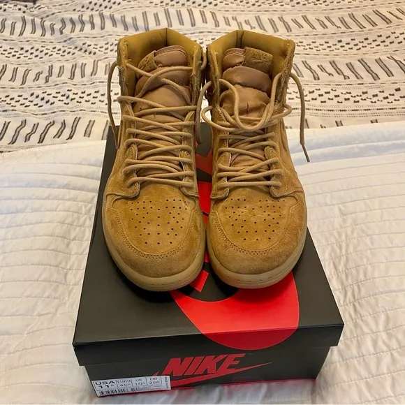 EUC!  Men’s suede wheat Jordan 1 in size 11.5.  Barely worn!