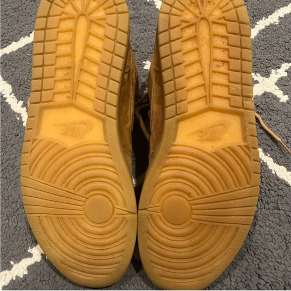 EUC!  Men’s suede wheat Jordan 1 in size 11.5.  Barely worn!