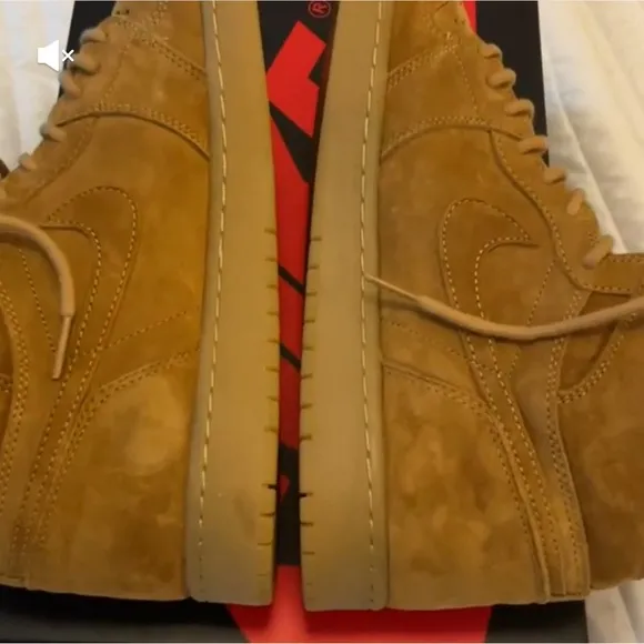 EUC!  Men’s suede wheat Jordan 1 in size 11.5.  Barely worn!