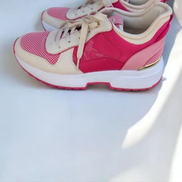 EUC Michael Kors 7 Women Casual Shoes Muse Trainer 2-Tone Circular Mesh Pink