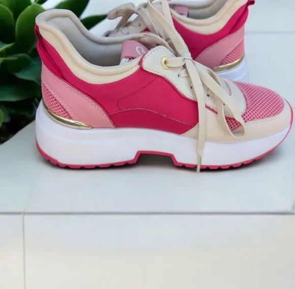 EUC Michael Kors 7 Women Casual Shoes Muse Trainer 2-Tone Circular Mesh Pink
