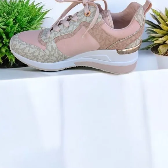 EUC Womens Shoes Michael Kors Crista Trainer Tech Canvas Soft Pink Sneaker Sz 7