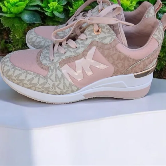 EUC Womens Shoes Michael Kors Crista Trainer Tech Canvas Soft Pink Sneaker Sz 7