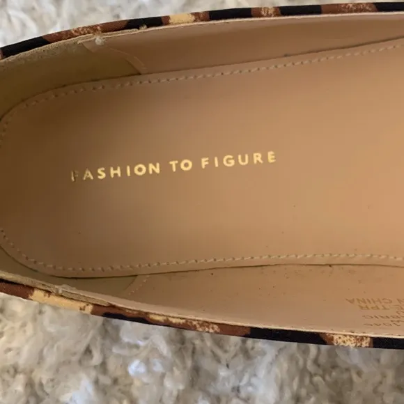 Fashion To Figure Animal Print Flat Shoes.