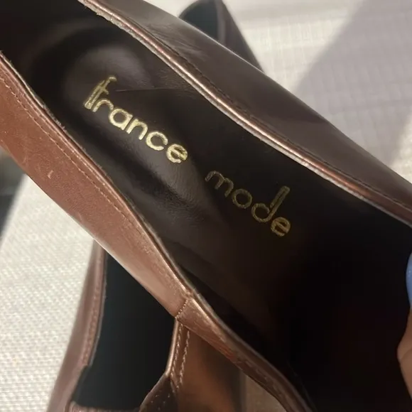 Fence Mode Size 6.5 this shoes run bigger Brown Leather Pump , super elegant