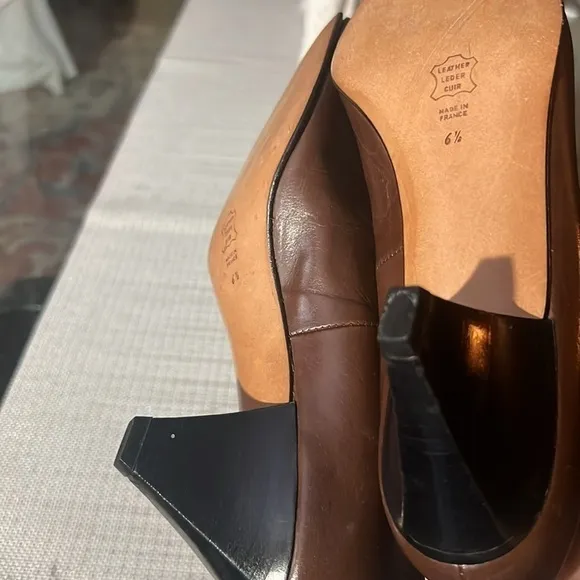 Fence Mode Size 6.5 this shoes run bigger Brown Leather Pump , super elegant