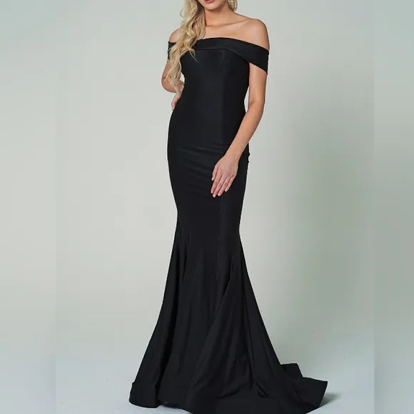 Floor length emerald green navy blue burgundy fitted gown