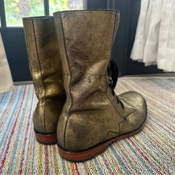 Fluevog LIKE NEW Down to Earth Valentina brushed gold lace-up midcalf boot 8.5/9