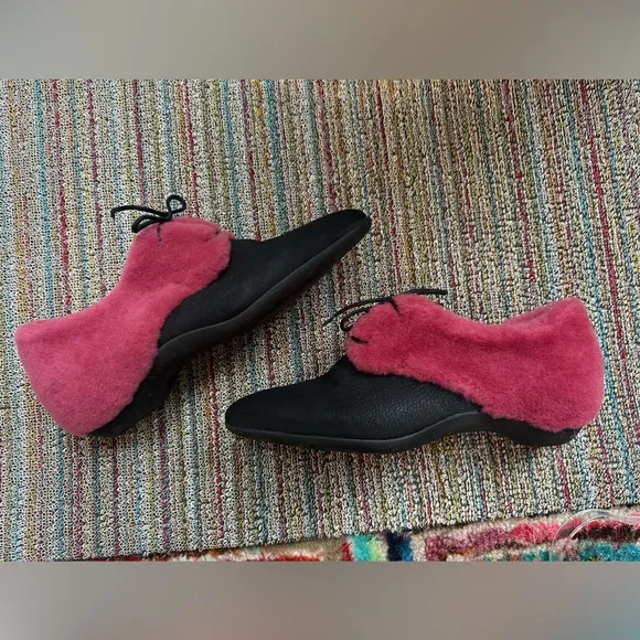 Fluevog LIKE NEW Power Up P-ssy Power pink shearling pointed lace-up flat- 8.5/9