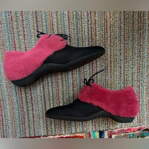 Fluevog LIKE NEW Power Up P-ssy Power pink shearling pointed lace-up flat- 8.5/9