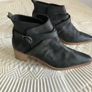 Free People Back Loop Ankle Boots Women's 41 Washed Black