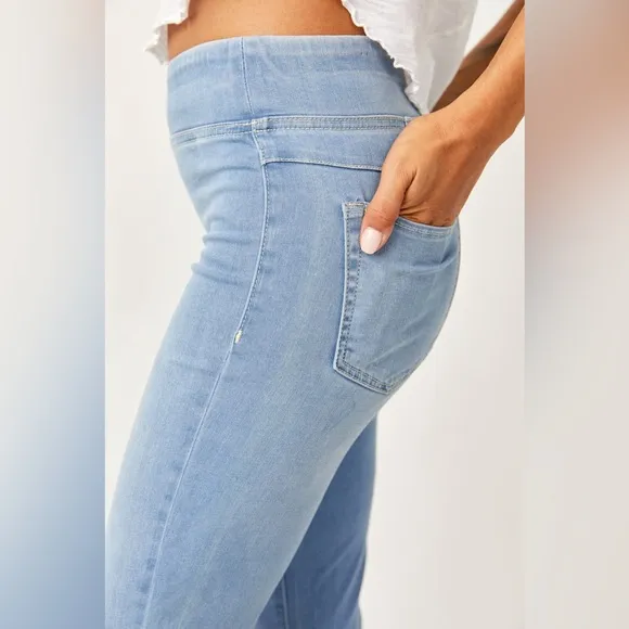 🌻🆕FREE PEOPLE IN MY FEELINGS CROPPED SLIM FLARE JEANS-SIZE SMALL (4-6)