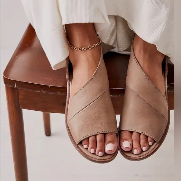 FREE PEOPLE Mont Blanc Boho Asymmetrical Leather Sandal Size 39 / 9 in Nude Tan