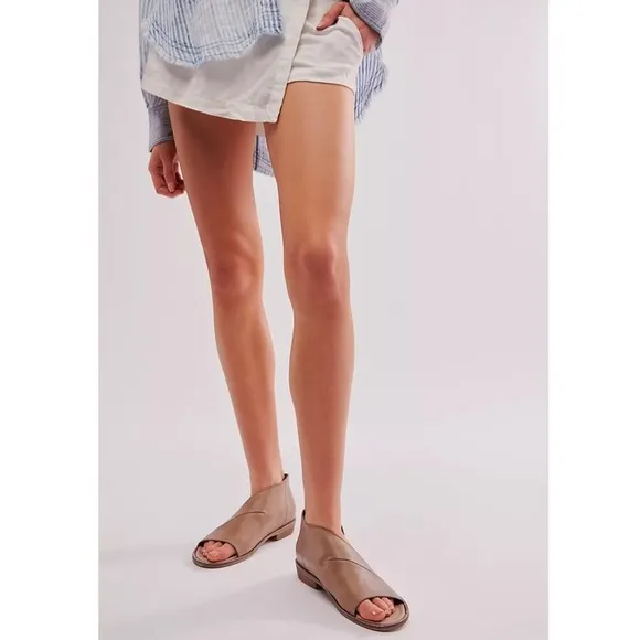 FREE PEOPLE Mont Blanc Boho Asymmetrical Leather Sandal Size 39 / 9 in Nude Tan