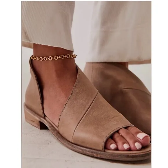 FREE PEOPLE Mont Blanc Boho Asymmetrical Leather Sandal Size 39 / 9 in Nude Tan