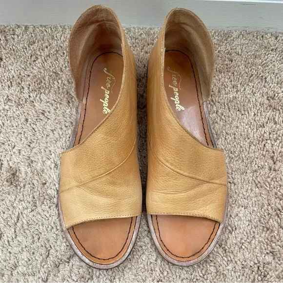 FREE PEOPLE Mont Blanc Boho Asymmetrical Leather Sandal Size 39 / 9 in Nude Tan