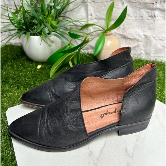 Free people Royale Asymmetrical Flat(Women)$198.00 size like new