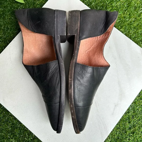 Free people Royale Asymmetrical Flat(Women)$198.00 size like new