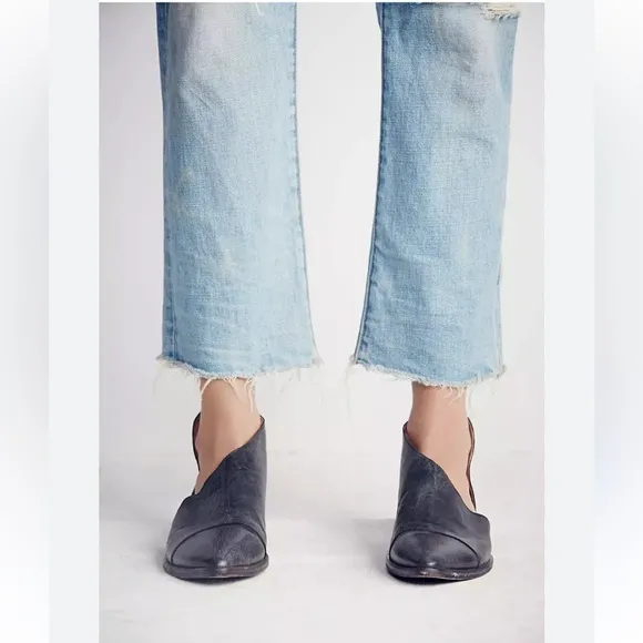 Free people Royale Asymmetrical Flat(Women)$198.00 size like new
