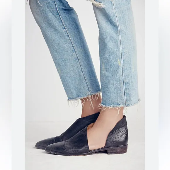 Free people Royale Asymmetrical Flat(Women)$198.00 size like new