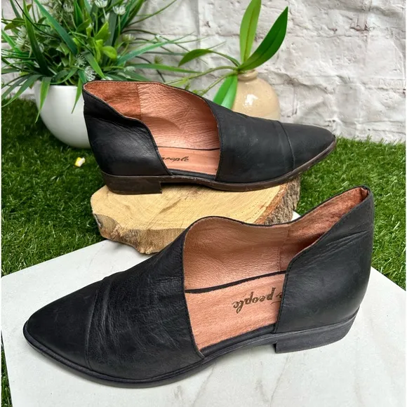 Free people Royale Asymmetrical Flat(Women)$198.00 size like new
