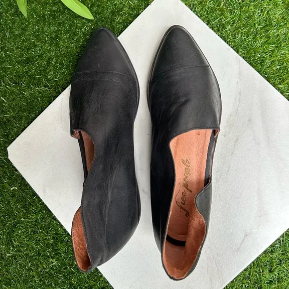 Free people Royale Asymmetrical Flat(Women)$198.00 size like new