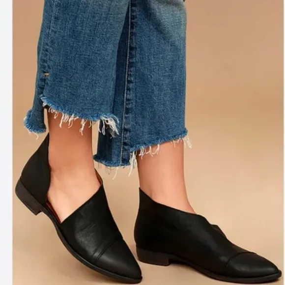 Free people Royale Asymmetrical Flat(Women)$198.00 size like new
