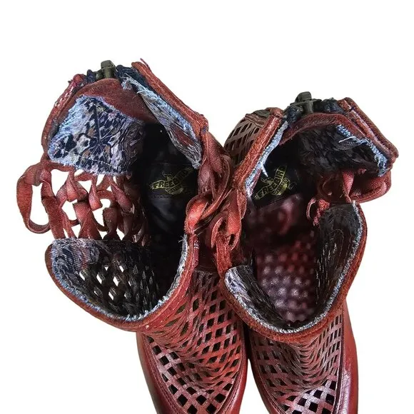 Freebird by Steven Womens Lazor Perforated Ankle Boots Sz 8 Leather Distressed