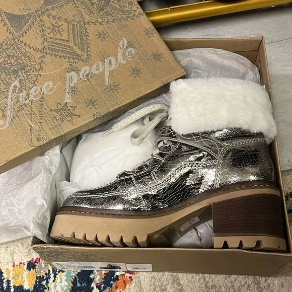 FREE PEOPLE NIB Cozy Jasper Hiker Ankle Boots / Pale Pewter Leather - size 7.5