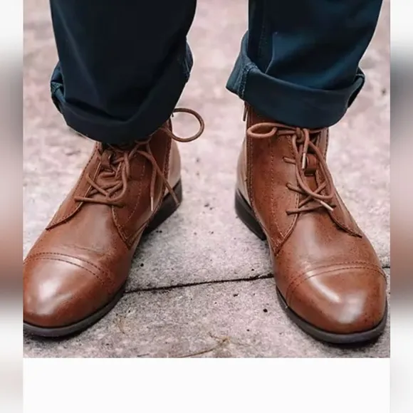 Frye and Co. Men's Mullen Flat Heel Chukka Lace-Up Boots