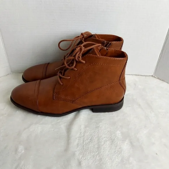 Frye and Co. Men's Mullen Flat Heel Chukka Lace-Up Boots