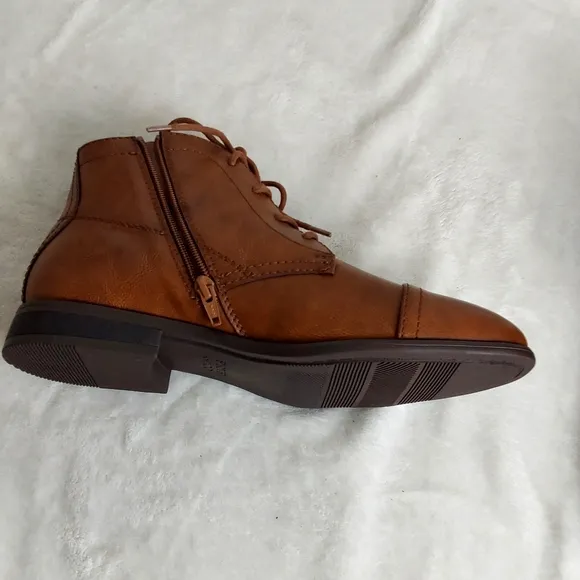 Frye and Co. Men's Mullen Flat Heel Chukka Lace-Up Boots