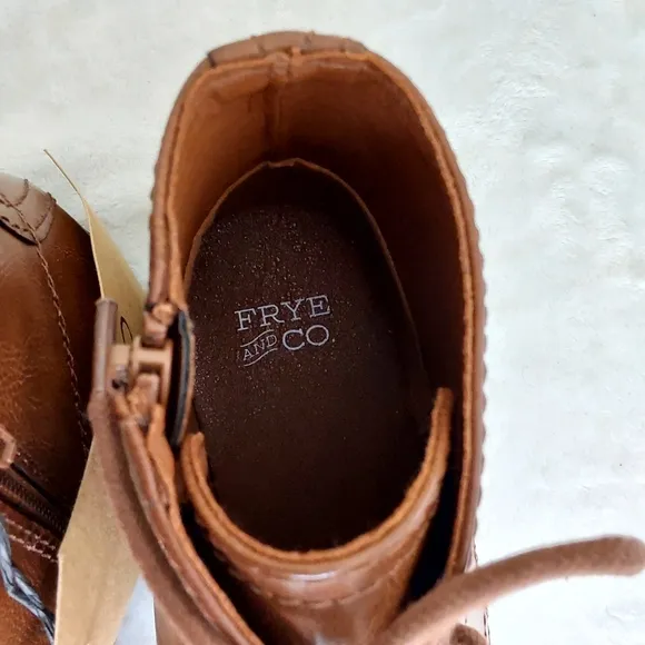 Frye and Co. Men's Mullen Flat Heel Chukka Lace-Up Boots