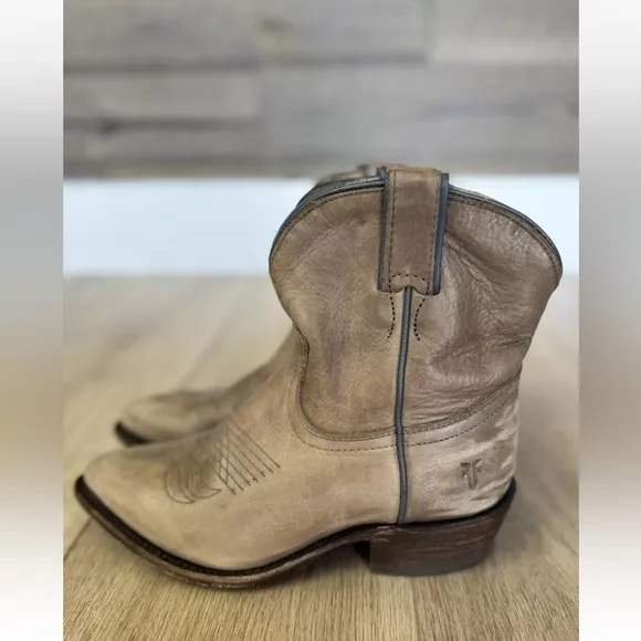 Frye billy grey cream distressed stitched short cowgirl boots booties cowboy 6
